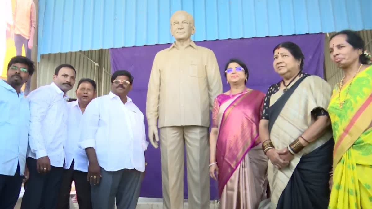 Shailaja Kiron Visits Katuri Art Gallery