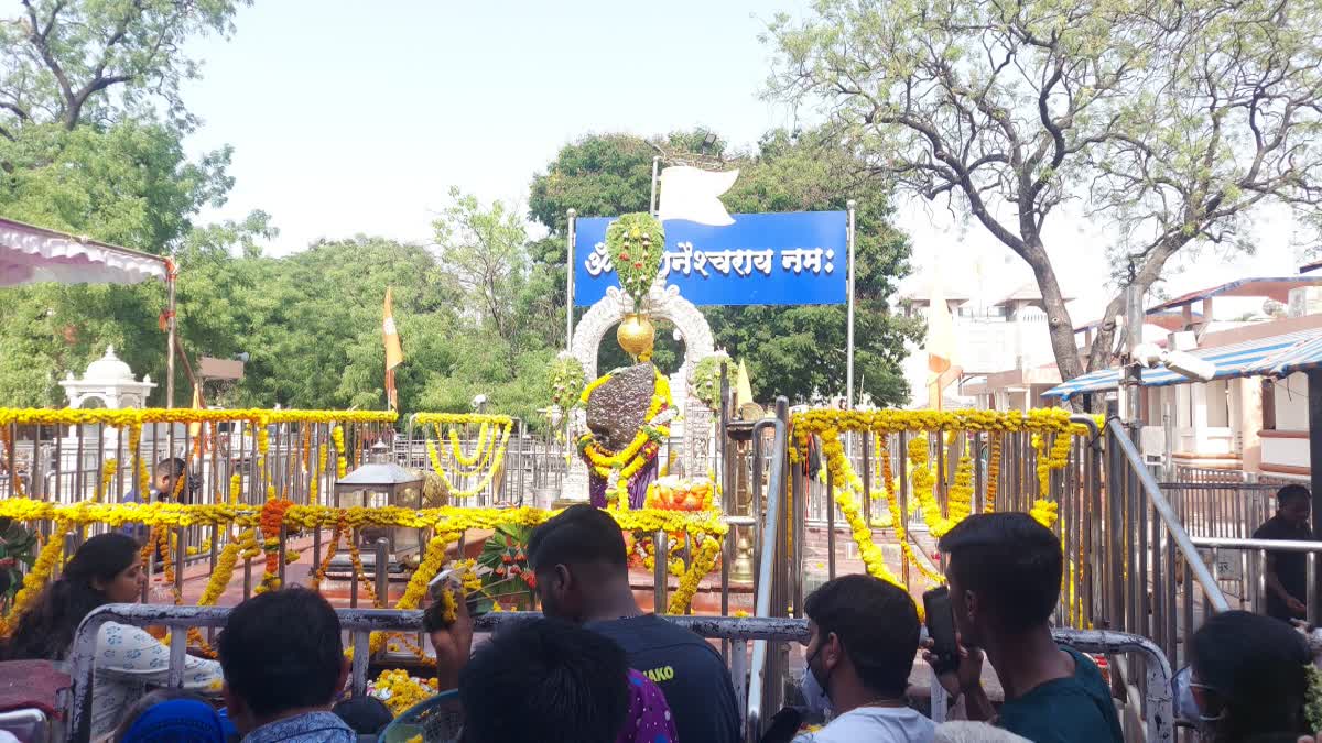 महाराष्ट्र में शनि शिंगणापुर मंदिर