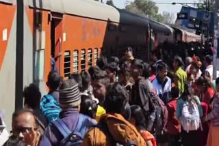 CROWD IN KODERMA RAILWAY STATION