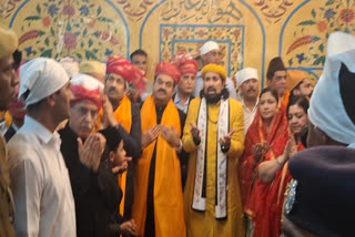 Ajmer: Industrialist Gautam Adani, His Wife Offer Prayers At Shrine Of Khwaja Garib Nawaz