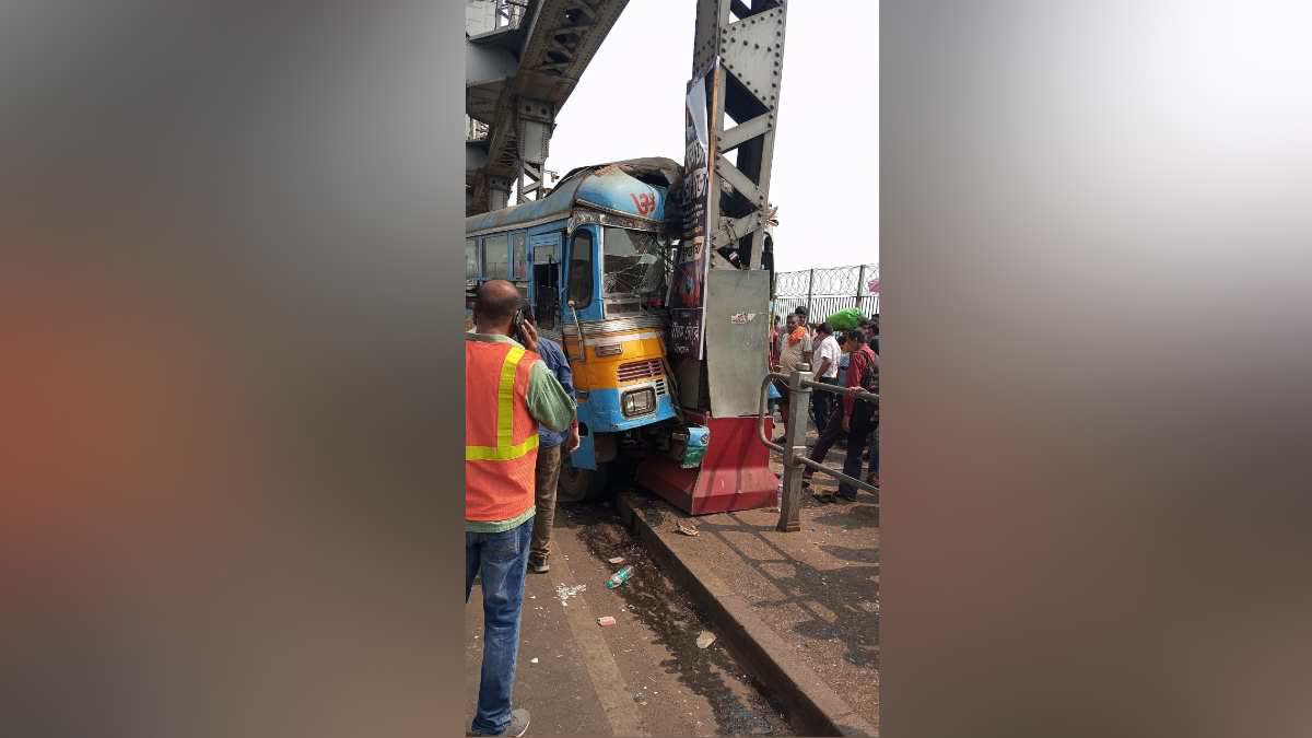 Accident on Howrah Bridge