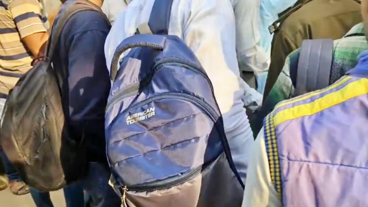 रोहतास में BPSC अभ्यर्थियों का गंभीर आरोप, बोले- 'बैग रखने के नाम हो रही पैसों की वसूली'