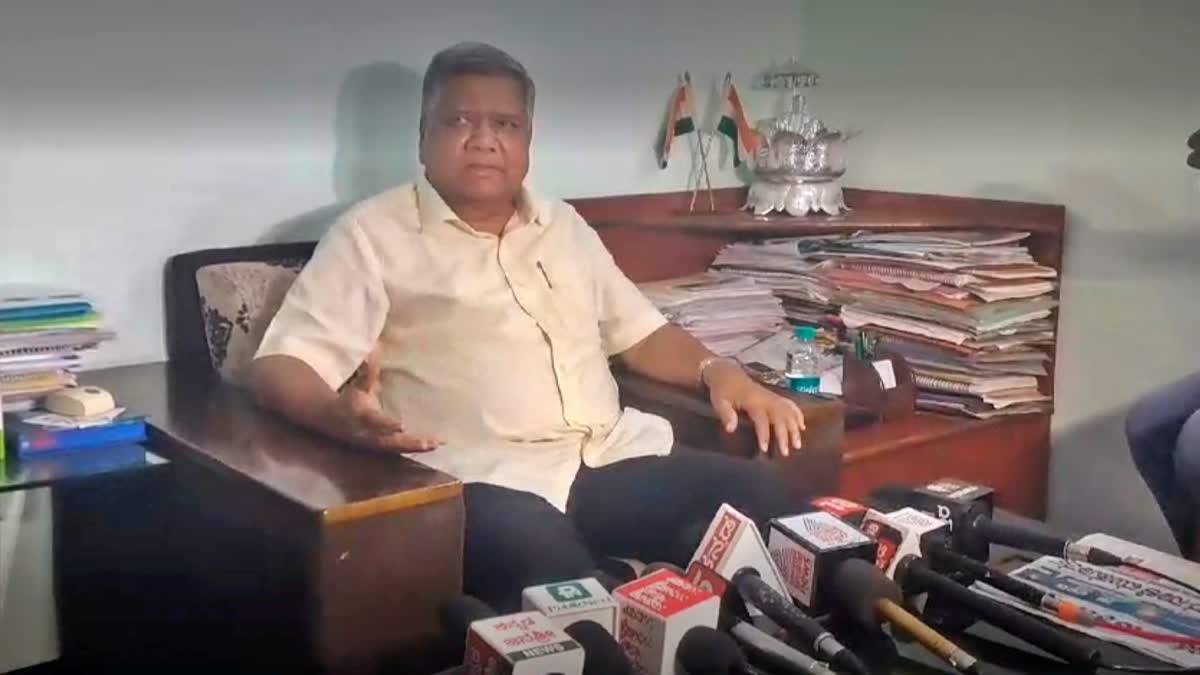 Former CM Jagdish Shettar spoke to the media.