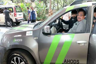 Minister M B Patil traveled in hybrid car equipped with retro fitment kit