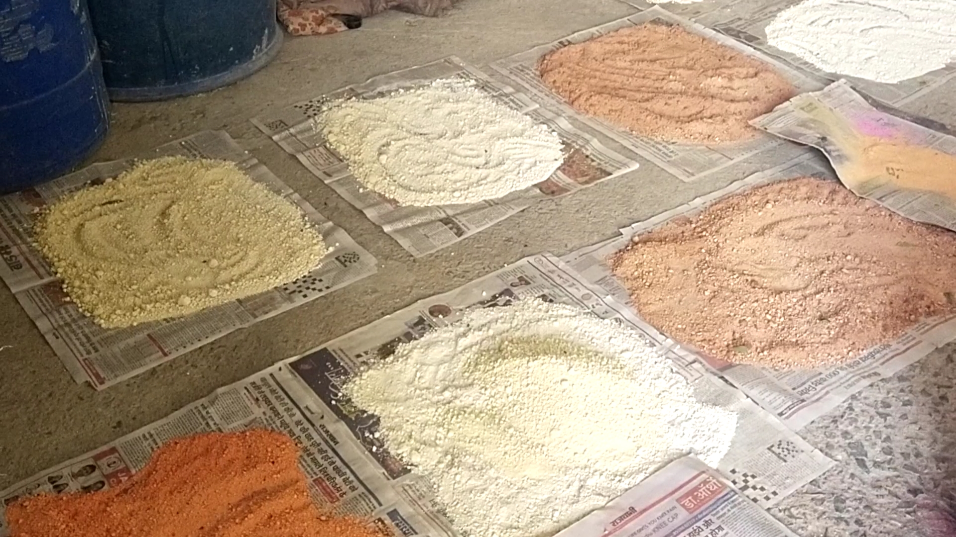 Barmer Women making gulal