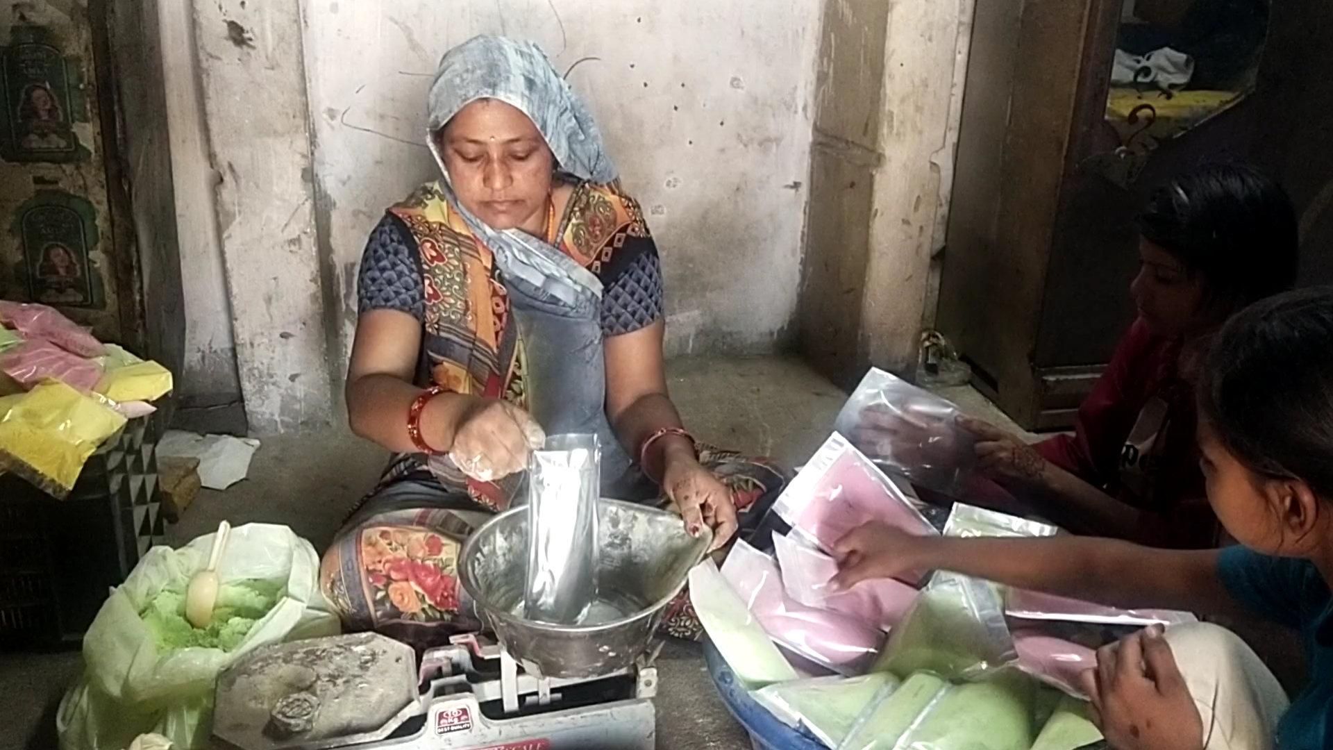 Barmer Women making gulal