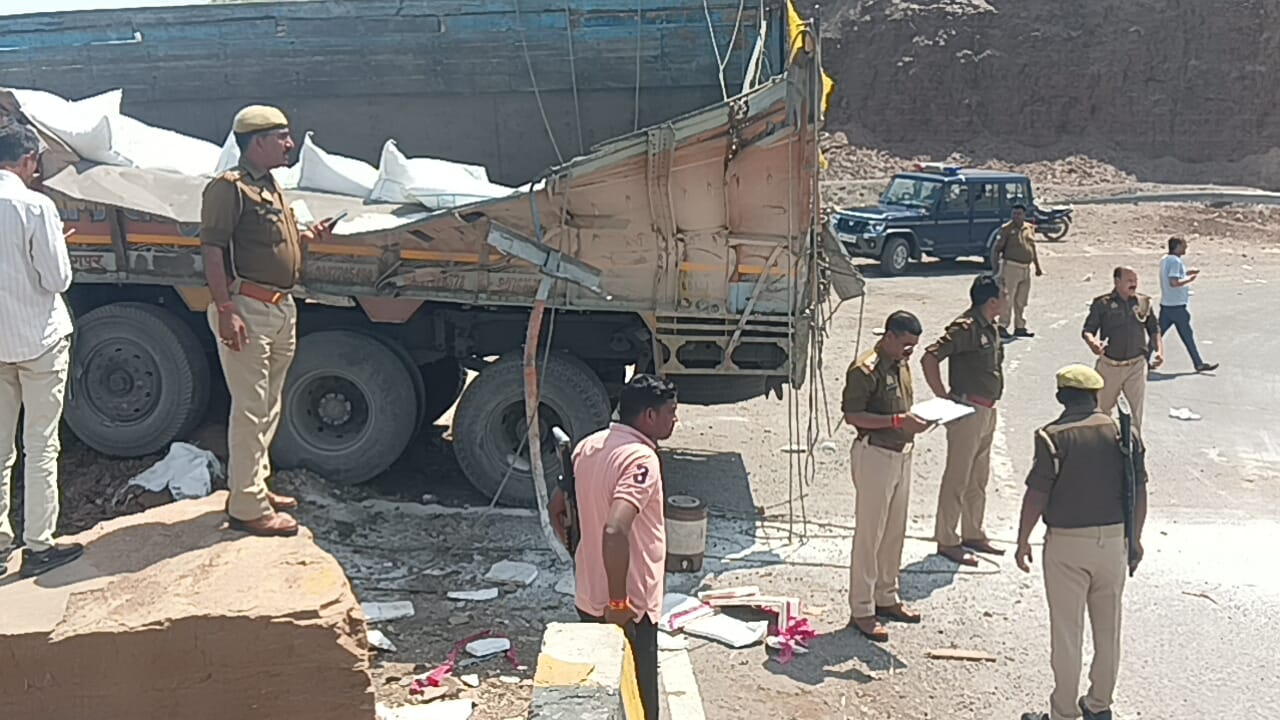 mirzapur-road-accident-three-died-including-mother-daughter