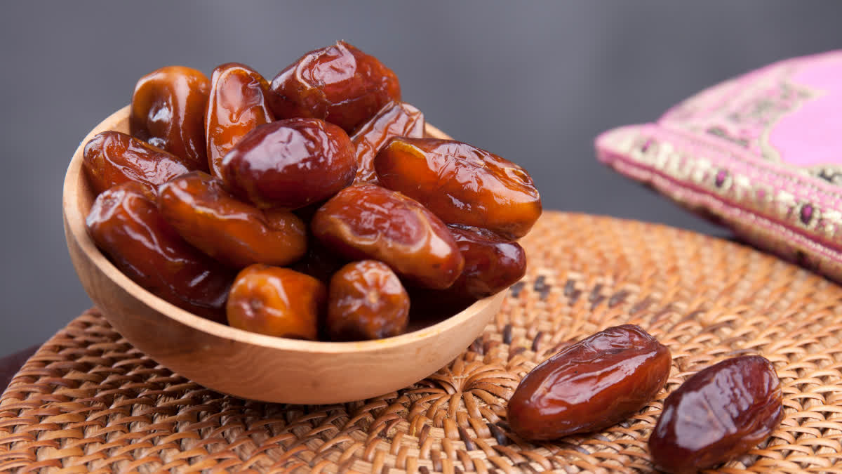 Should we eat dates in summer? Know what the experts say