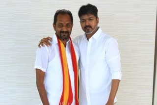 சஜியுடன் விஜய் (கோப்புப்படம்)