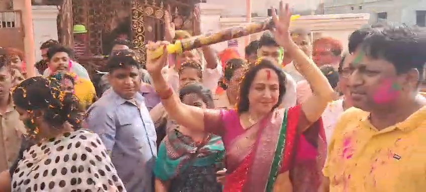 hema malini celebrated holi in puri