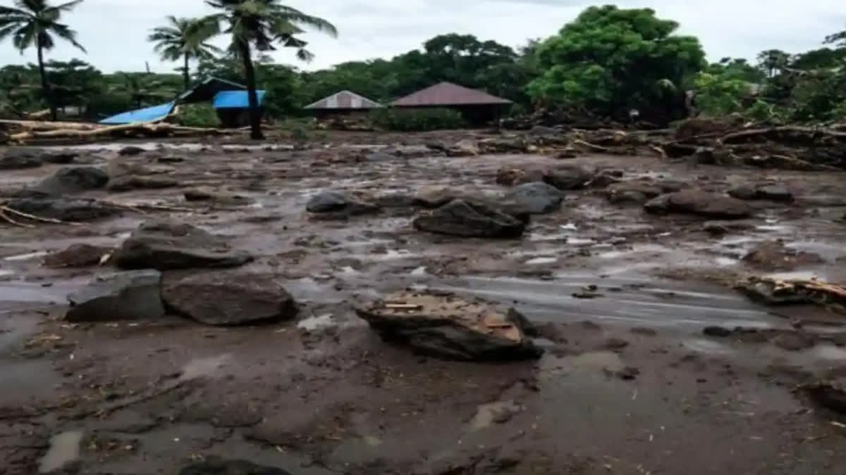 Flash flood due to heavy rain in Afghanistan, 33 people died