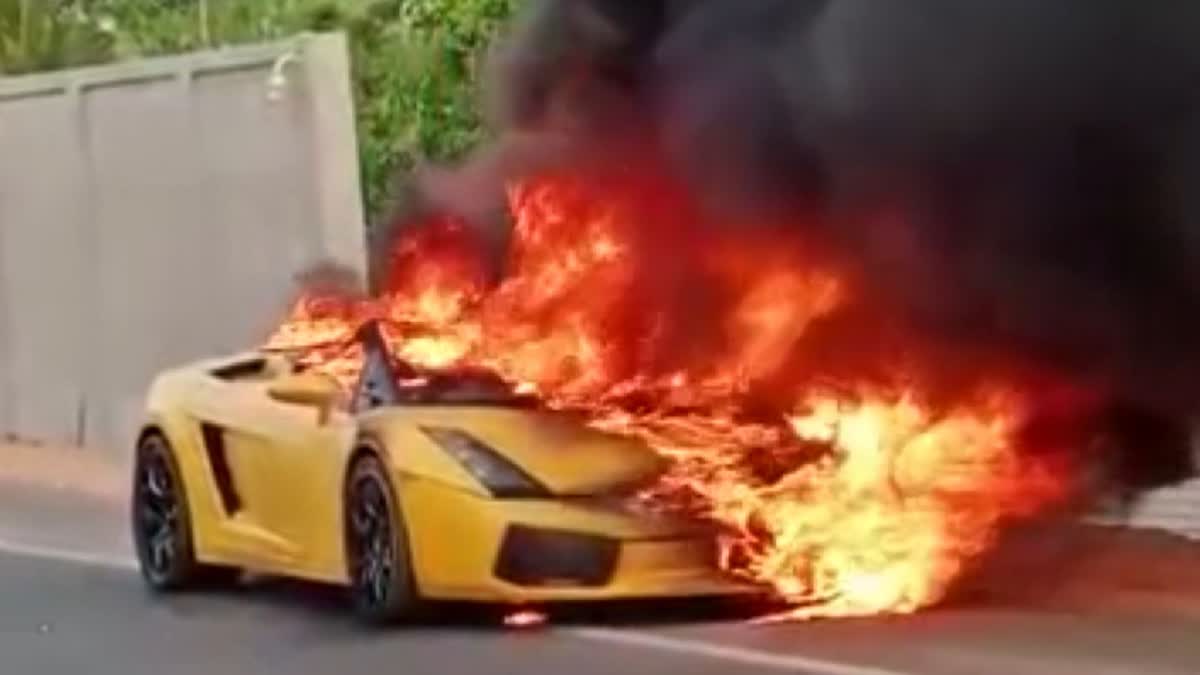 Lamborghini Gallardo caught fire