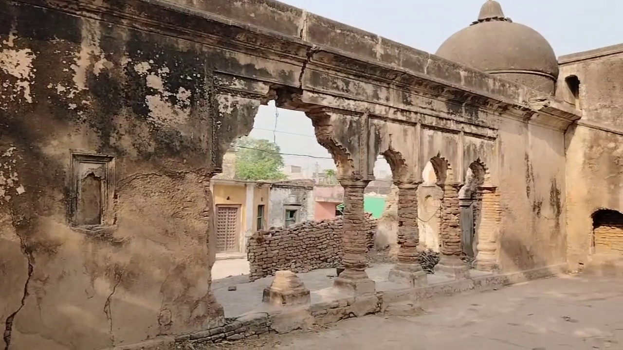 बगहा का कांग्रेसी मंदिर का हाल