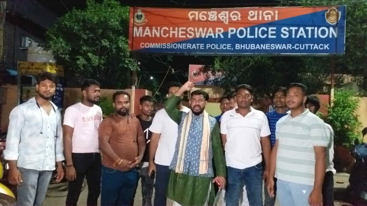 Youth Alleged Attacked by Traffic Police In Bhubaneswar Pandra
