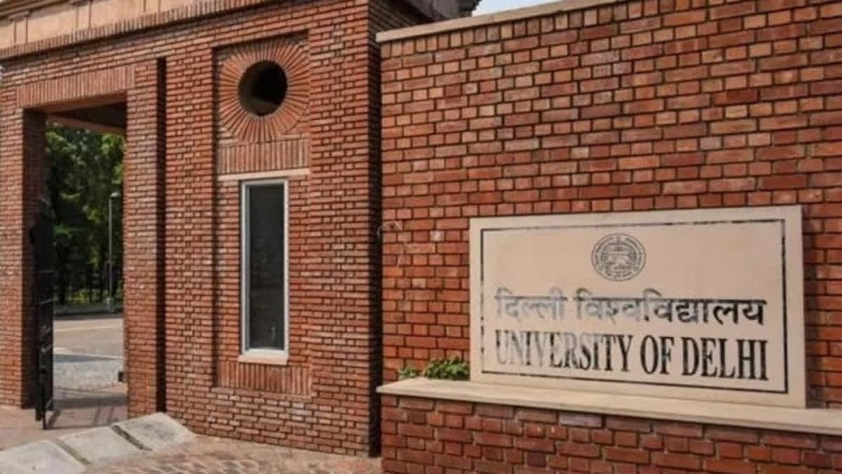 DU Reserves 1 Seat Per Course For Applicants From Land Donor Village, Girls At Veer Savarkar College