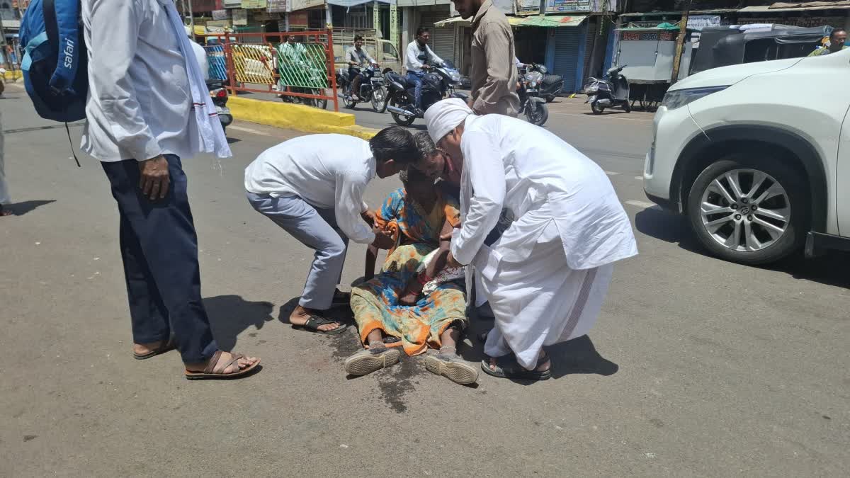 SAGAR MLA HELP FAINTED WOMAN