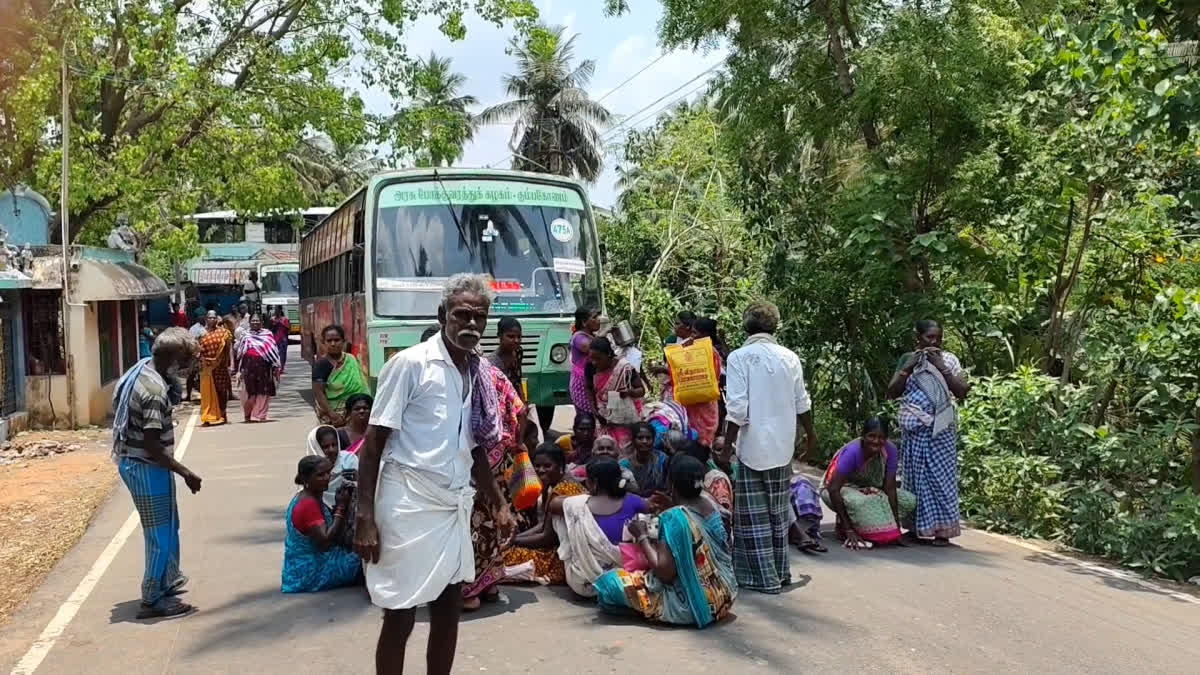 ரேஷன் பொருட்கள் வழங்காததை கண்டித்து பொதுமக்கள் சாலை மறியல்
