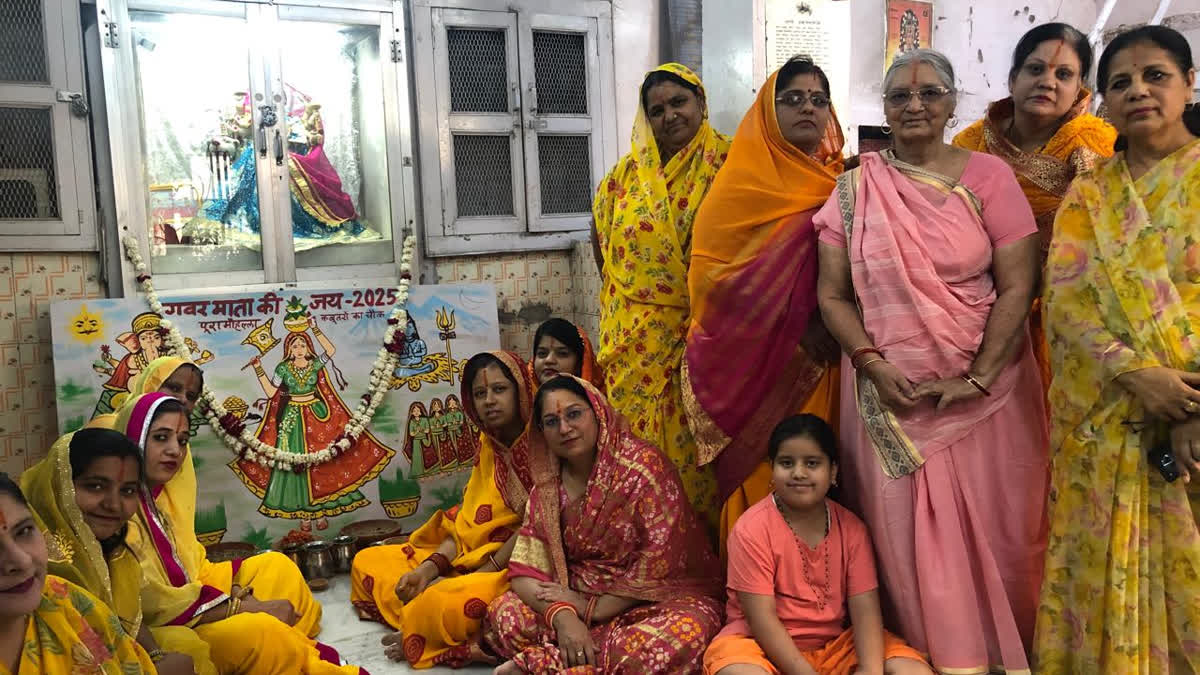 Women in front of the picture of Gavar Mata