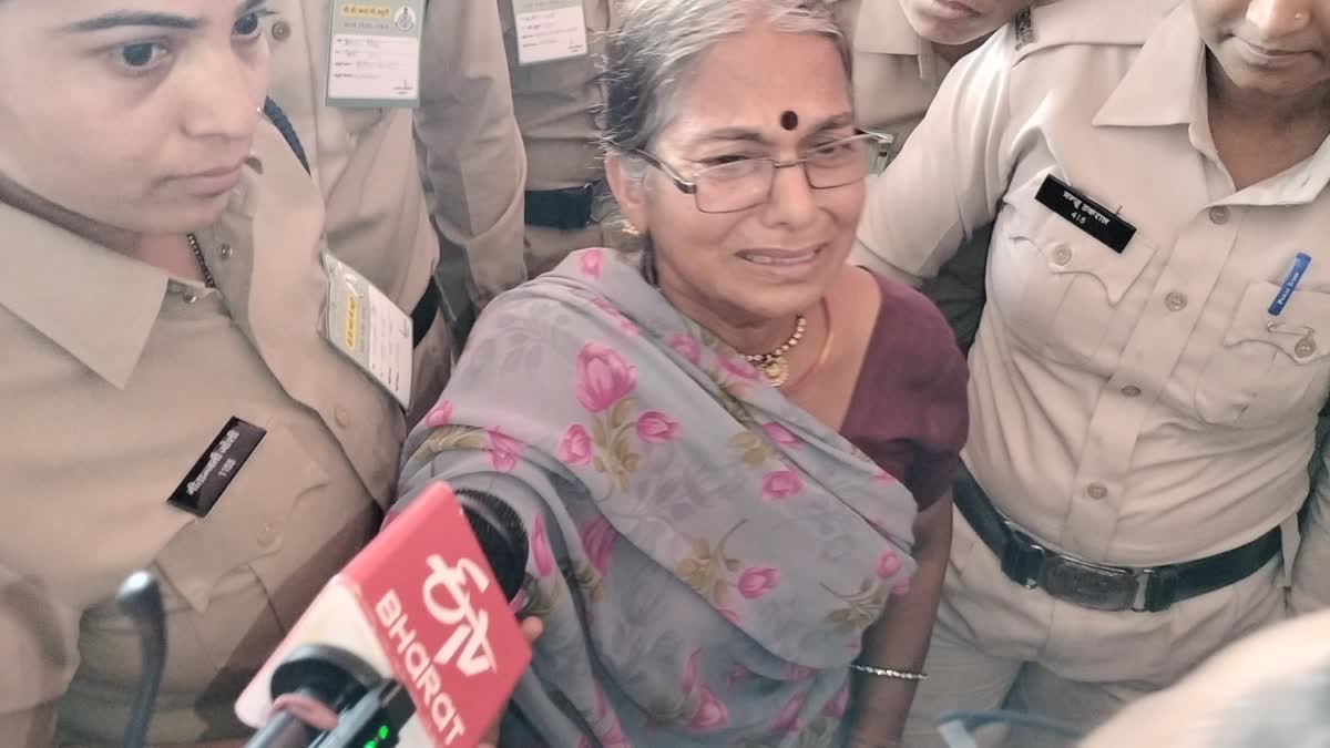 Police stopped woman meet CM