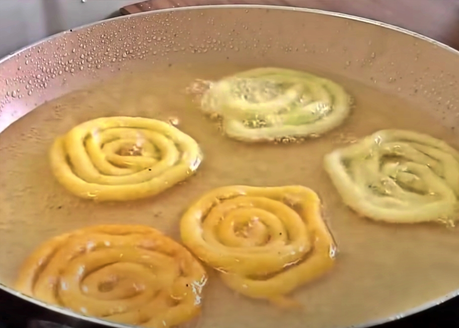 CRISPY JALEBI WITHOUT MAIDA