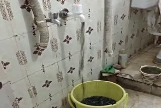 मयूर विहार में एक महीने से सप्लाई वॉटर में आ रहे कीड़े मकोड़े