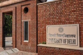 DU Reserves 1 Seat Per Course For Applicants From Land Donor Village, Girls At Veer Savarkar College