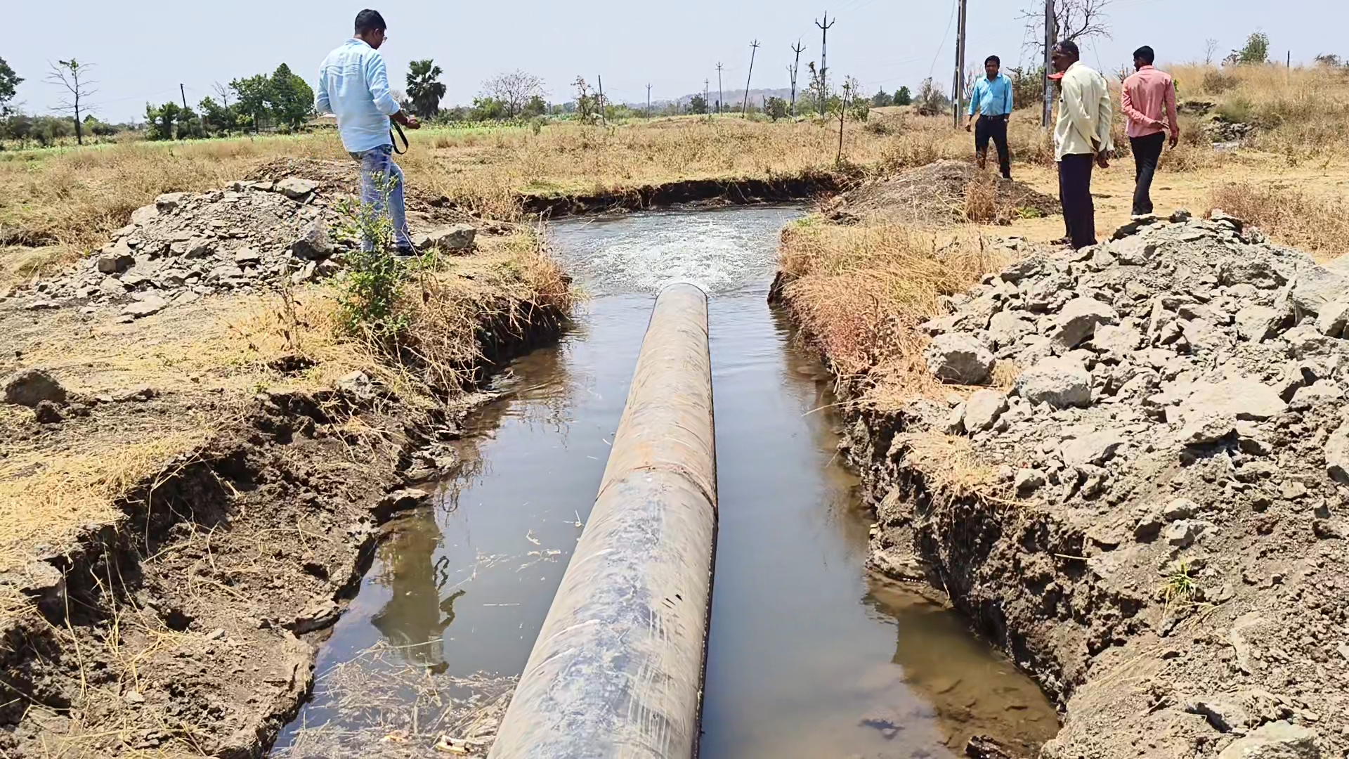 દક્ષિણ સોનગઢના ગામોમાં ભર ઉનાળે નદી-નાળા પાણીથી છલોછલ
