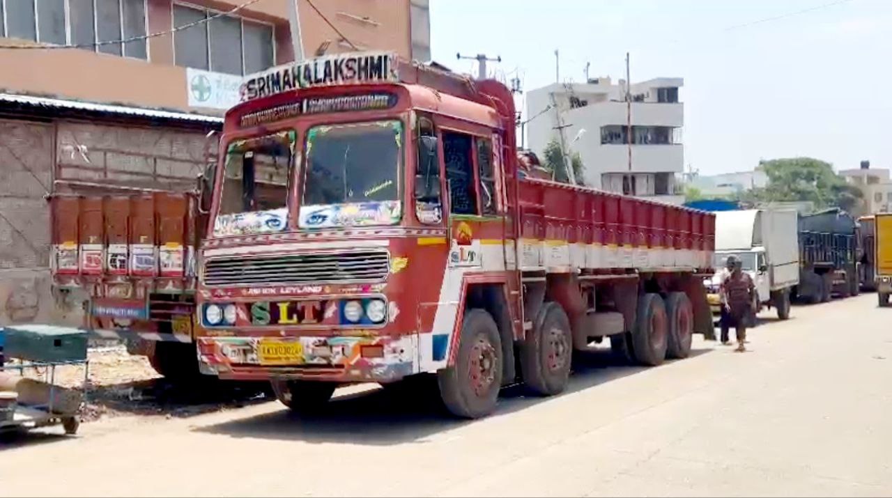 कर्नाटक में ट्रक मालिकों की अनिश्चितकालिन हड़ताल