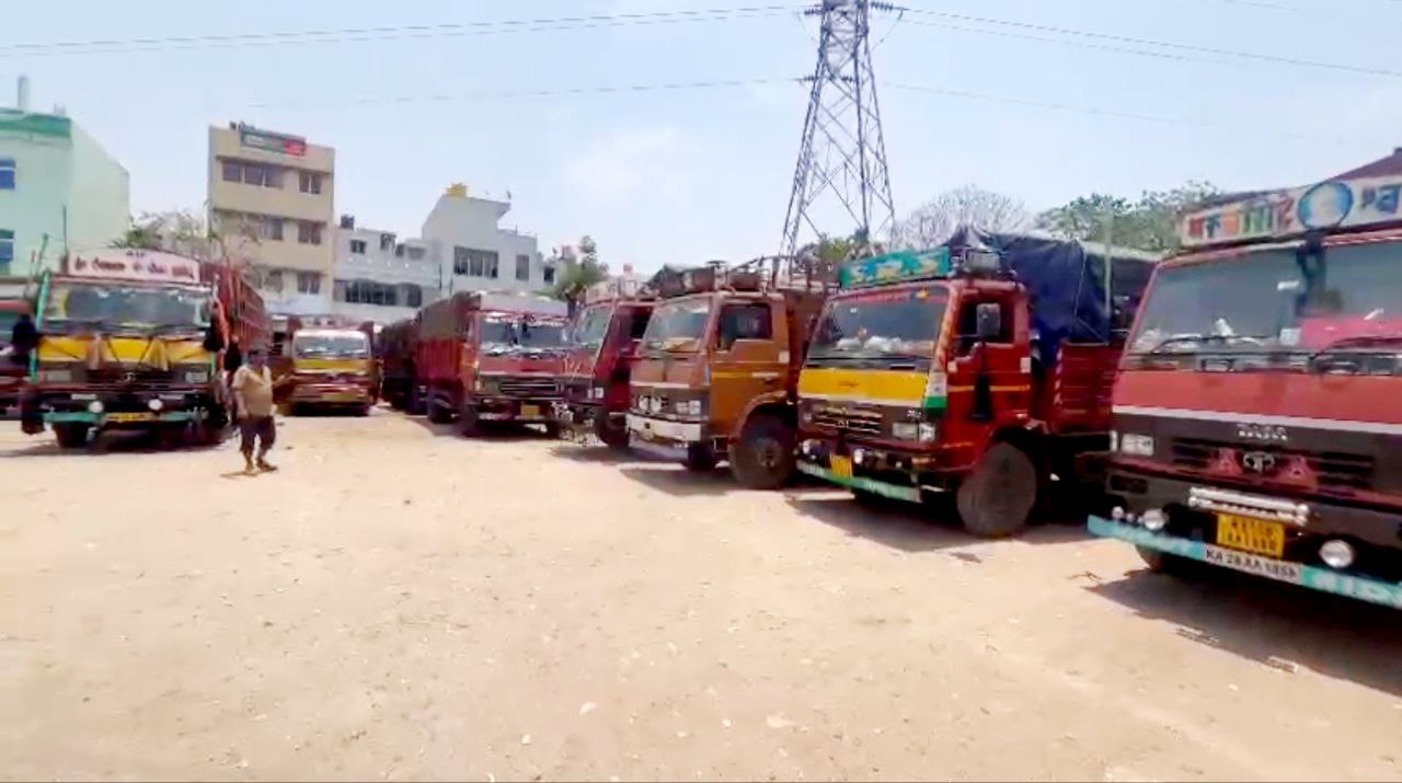 कर्नाटक में ट्रक मालिकों की अनिश्चितकालिन हड़ताल