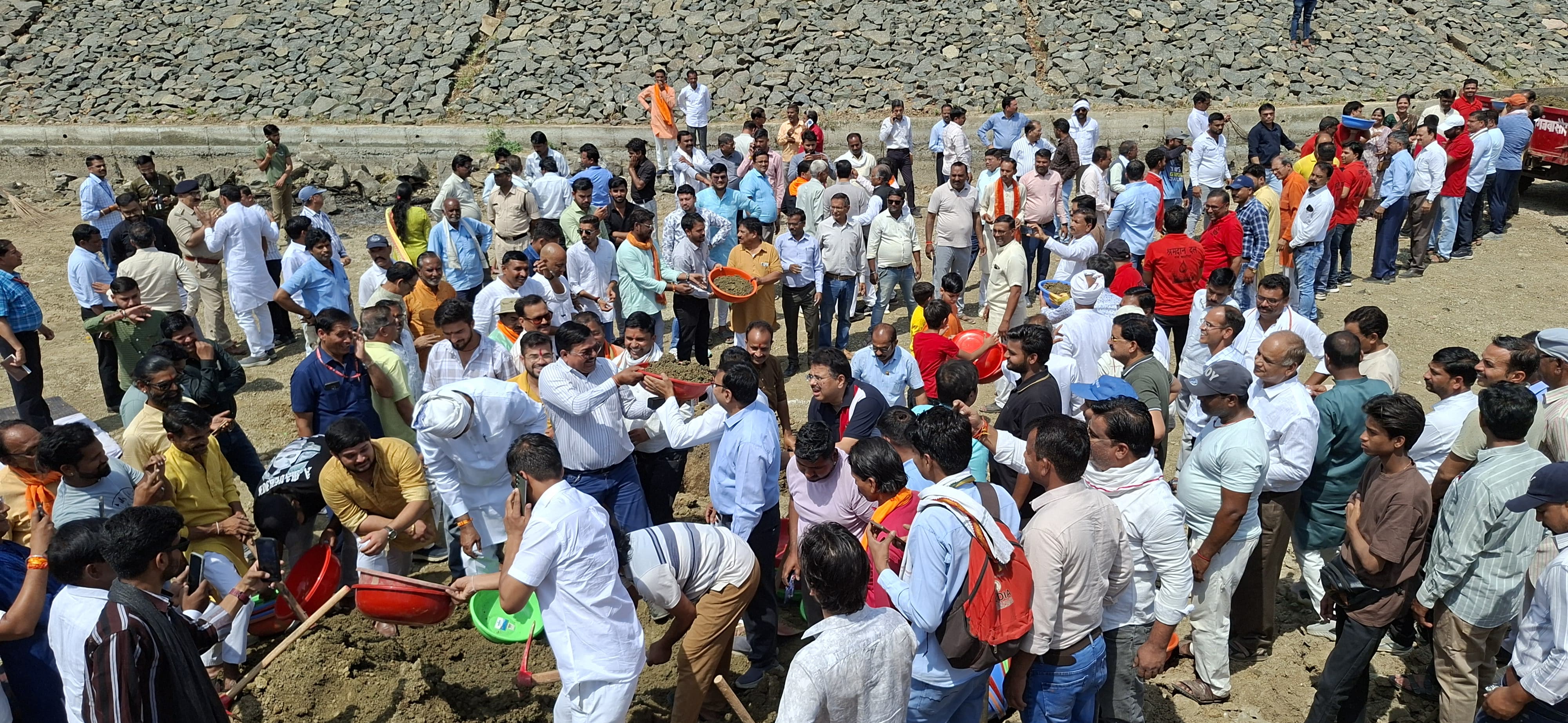 Shramdaan in Parashari river