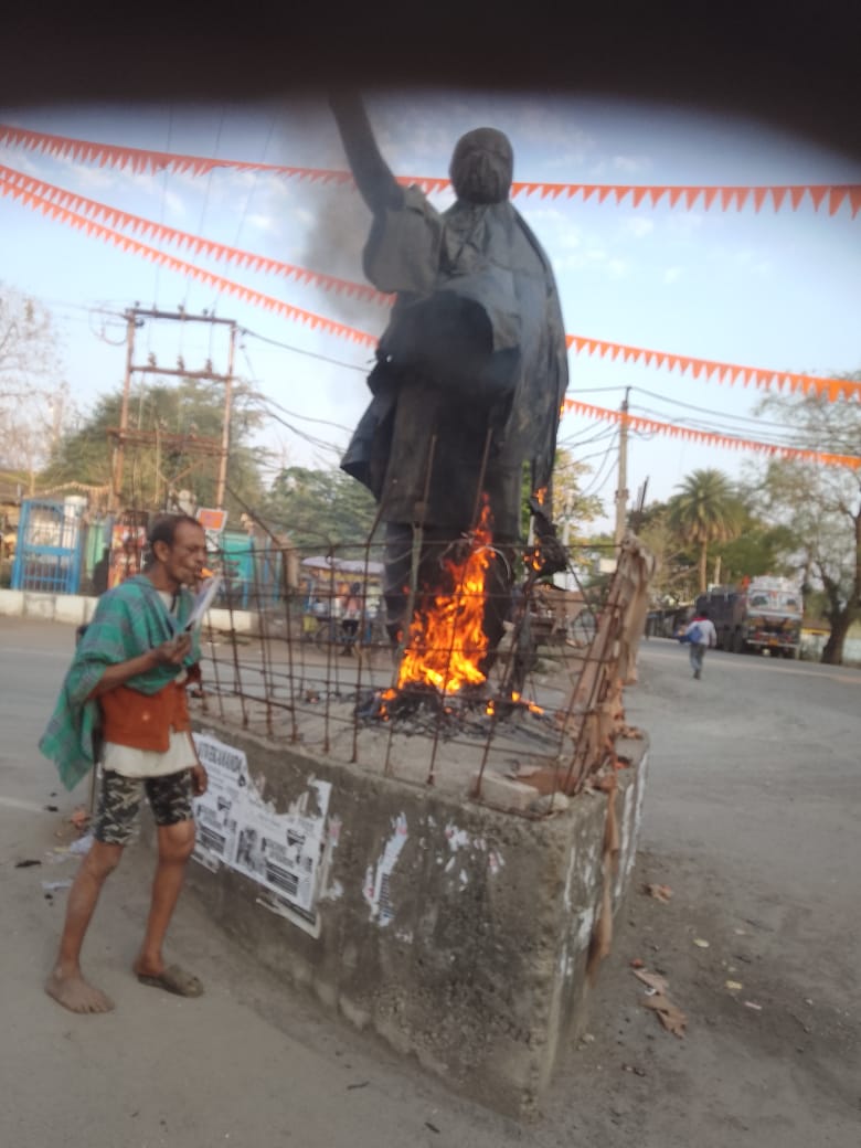 BIJU PATNAIK STATUE BURNING