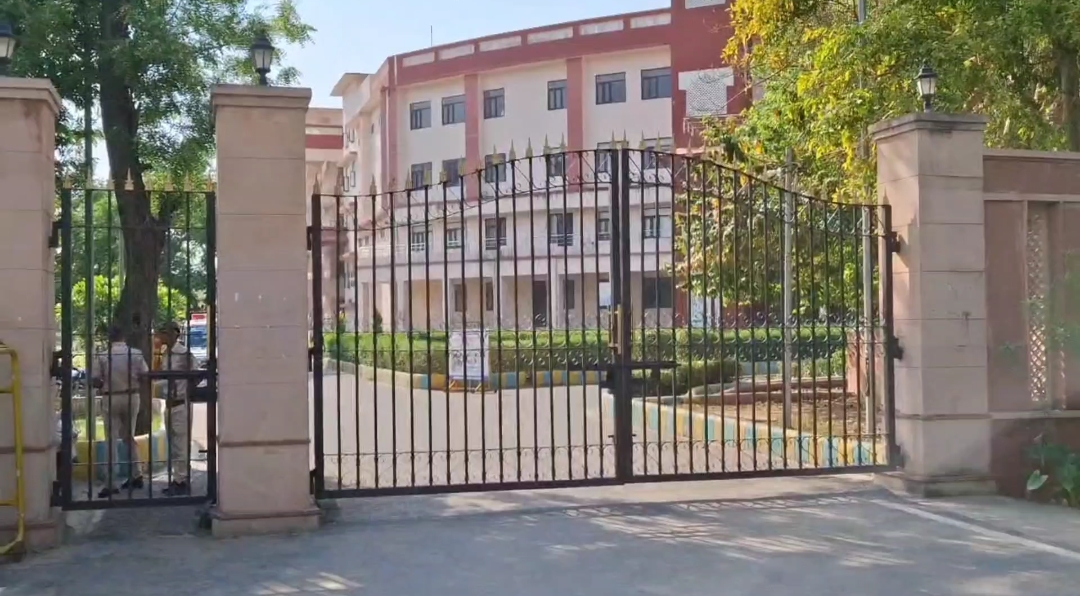 Closed door of Alwar Mini Secretariat