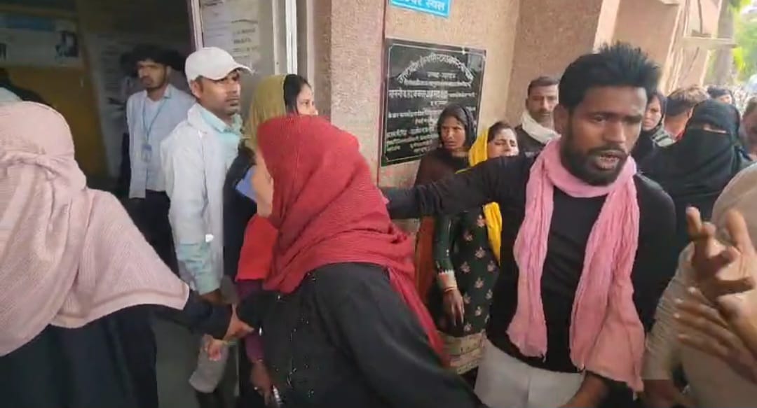 bus auto road accident in bahraich 5 people including two innocent children die hindi