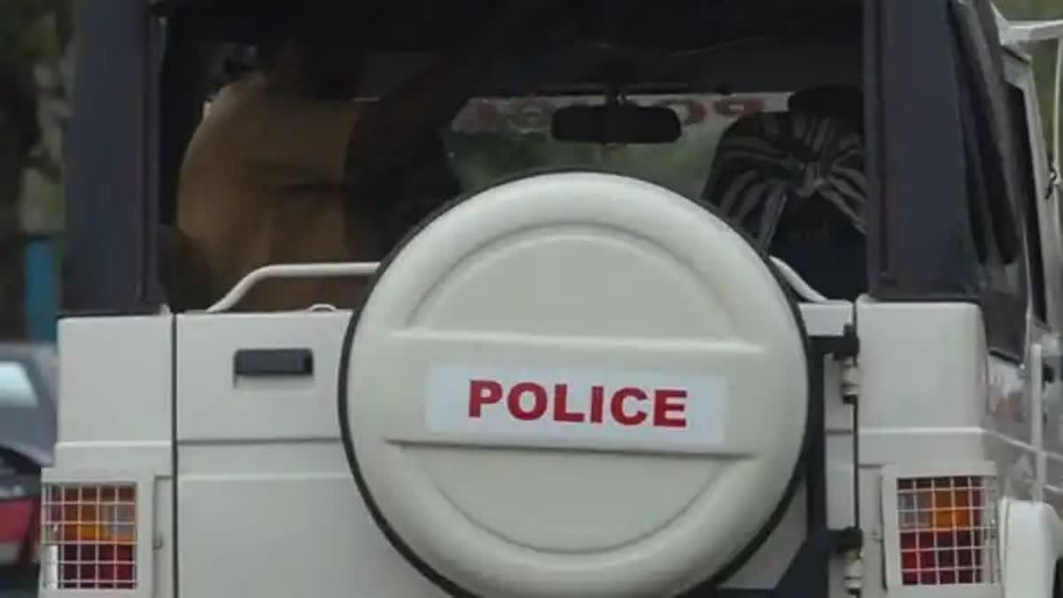 OPERATION AAG  KERALA POLICE  ഗുണ്ടകളുടെ വീടുകളില്‍ റെയ്‌ഡ്  കരമന അഖിൽ കൊലപാതകം