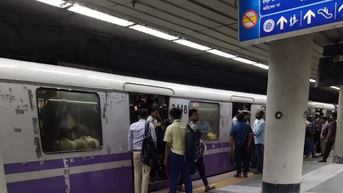 Suicide at Kolkata Metro
