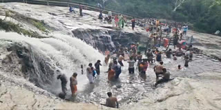 Kumbakkarai falls image