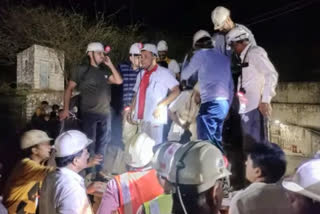 11 workers are still trapped after a lift collapsed at Khetri mine in Rajasthan's Jhunjhunu district while leaving the mines at 8.10 pm last night, the lift chain broke, after which 14 people were trapped at a depth of 1875 feet and a rescue operation is still going on 12 hours after the lift collapse.