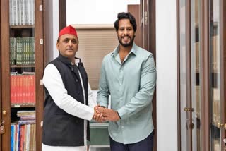 nikhil-kumaraswamy-meets-uttar-pradesh-former-cm-akhilesh-yadav