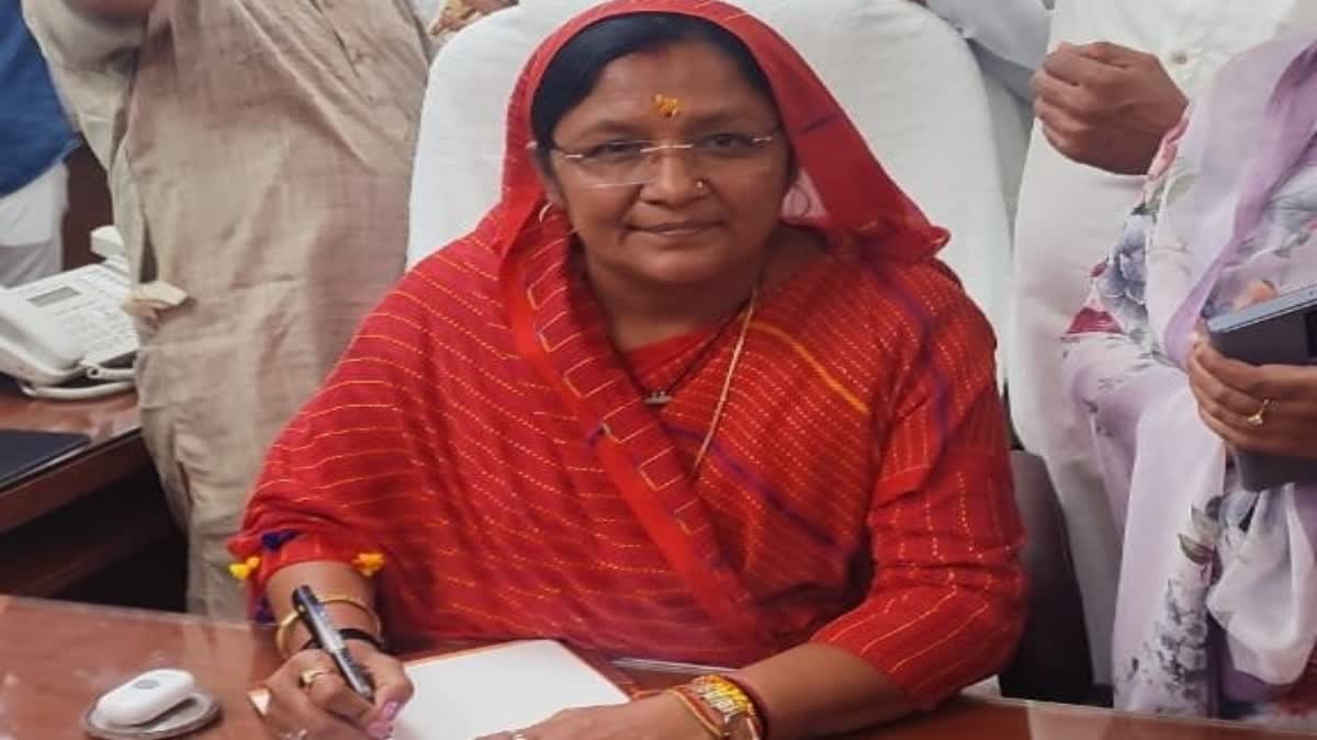 minister savitri thakur visit indore