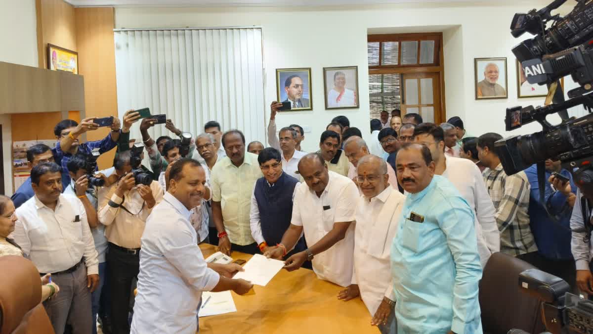 HD KUMARASWAMY RESIGNS