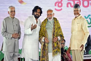 Prime Minister Narendra Modi being felicitated by newly sworn-in Andhra Pradesh Chief Minister N Chandrababu Naidu and State Deputy CM Pawan Kalyan at the swearing-in ceremony, in Vijayawada on Wednesday.