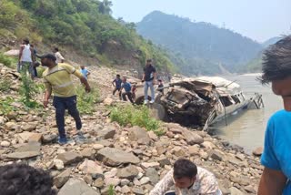 Vehicle Fell Into River In Uttarakhand