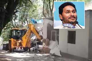 illegal_constructions_collapsed_by_ghmc_officails_at_jagan_lotus_pond
