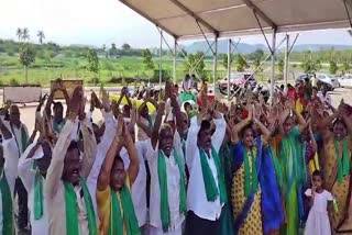 Amaravati Farmers doing pooja at Tirumala Tirupati Devasthanam in Guntur