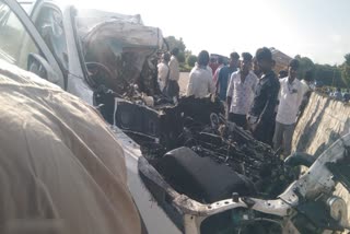 CAR HIT THE LORRY FROM BEHIND FOUR DEAD FOUR IN CRITICAL CONDITION IN CHITRADURGA