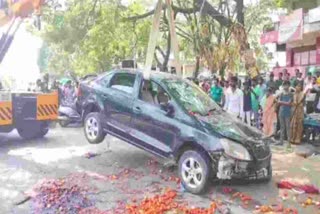 5 people crushed by car