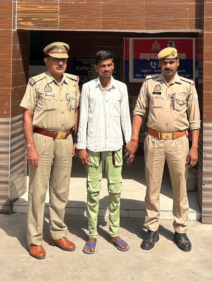 पुलिस की गिरफ्त में आरोपी.