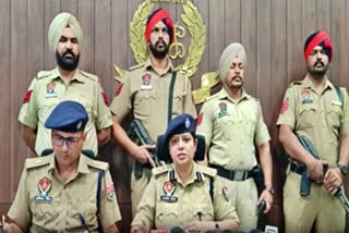 Bathinda SSP Amneet Kondal giving information to the media.