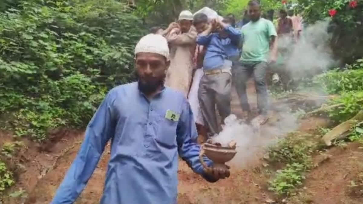 In a display of communal harmony, some Muslims of the Noonmati village in Assam conducted the last rites of a Hindu person as per Hindu tradition. Shiv Ratan Pandit, 65, a resident of Nijarapar, in Guwahati, died on Friday night. His body was later taken from his home to the crematorium by Muslims of the village. The deceased was buried at Navagraha Crematorium in Gurgaon. The Muslims of the village not only carried the body but also conducted the last rites.