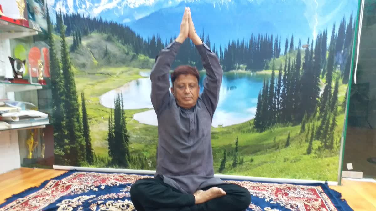 yoga-expert-and-international-record-holder-dr-mehboob-qureshi-as-referee
